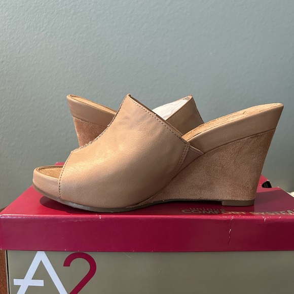 NWT-A2 By Designer Aerosoles Tan Summer Mules Sandles - Picture 3 of 7